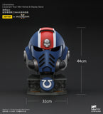 [Pre-Order]JOYTOY Action Figure Warhammer 40K Ultramarines Lieutenant Titus' MKX Helmet & Display Stand